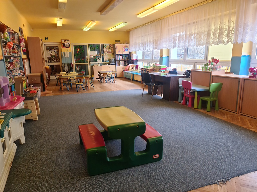 Duża przestrzeń dywanowa do zabaw