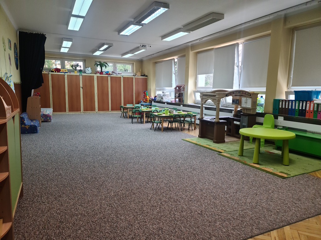 Małe stoliki do spożywania posiłków