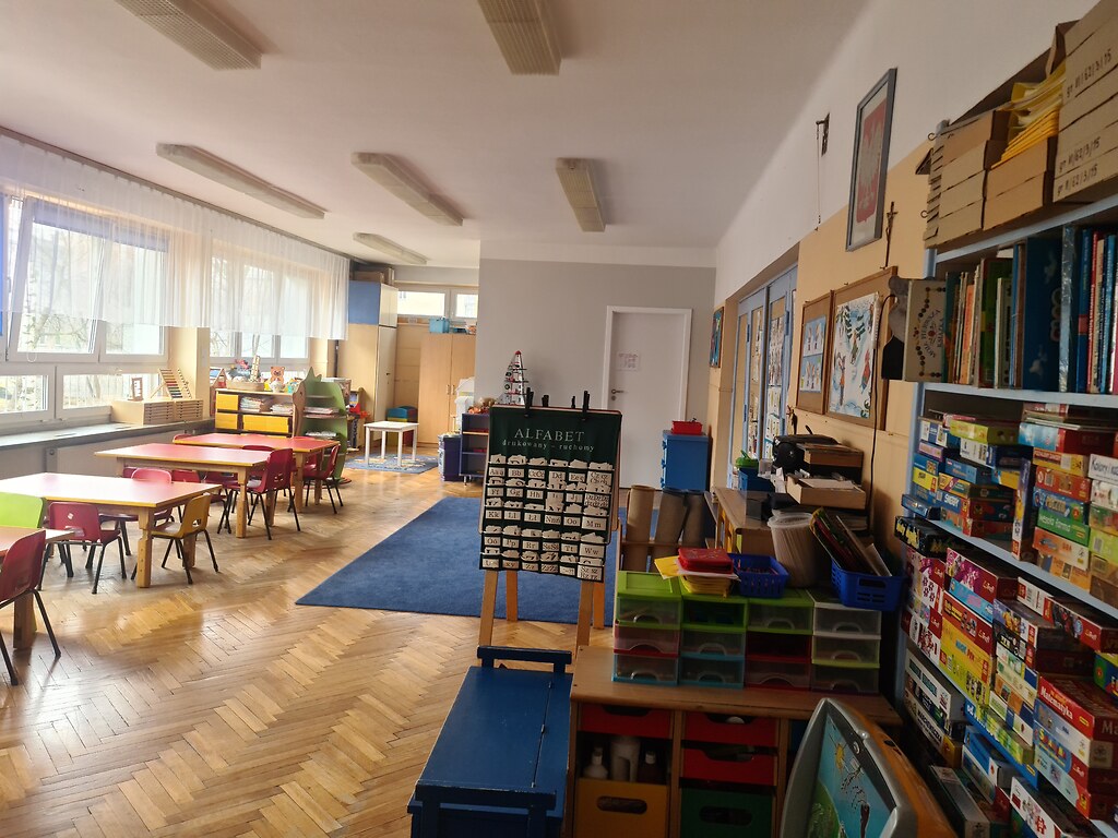 Stoliki do posiłków i do zabaw