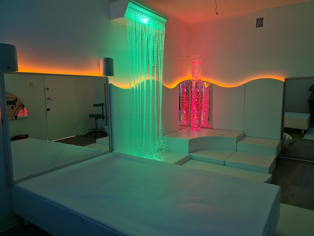 Kolumna świetlna i miękkie materace