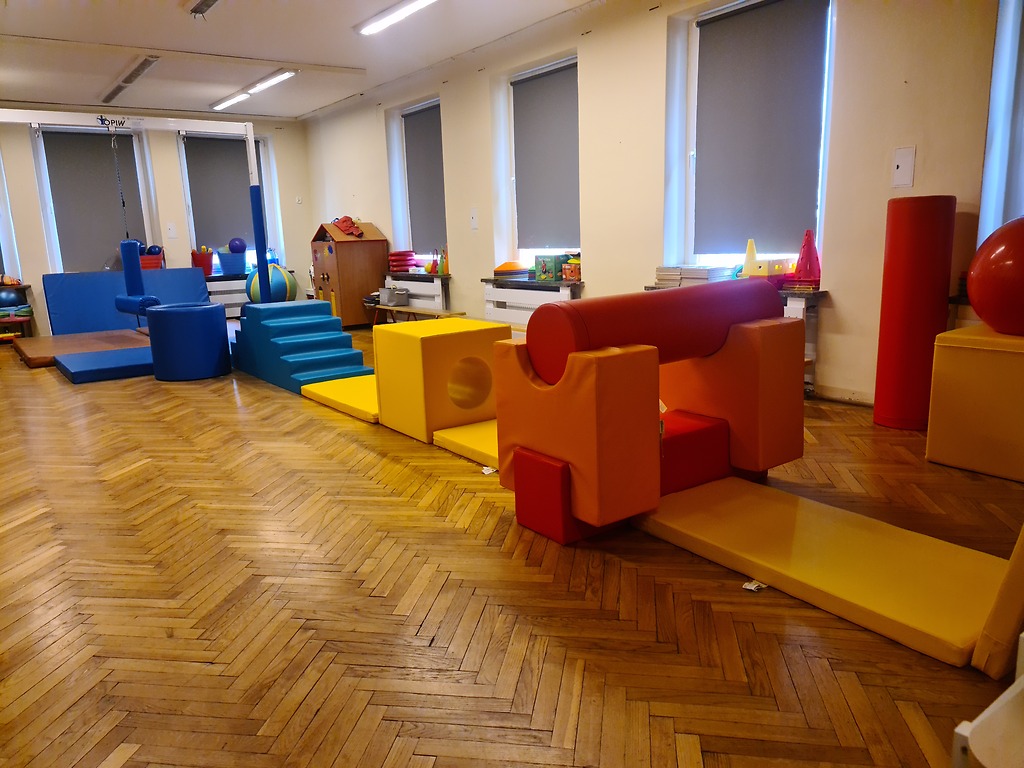 Kolorowe materace o różnych kształtach